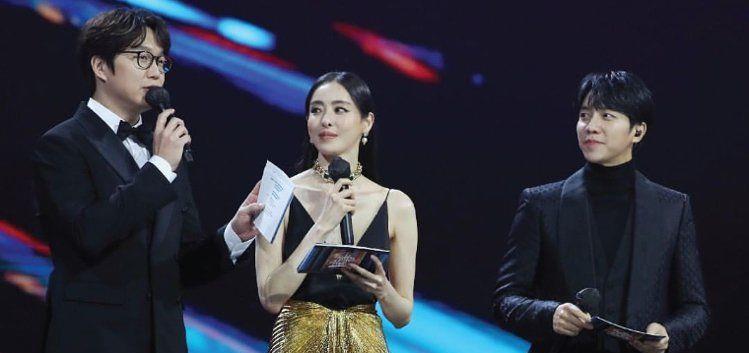 李多喜|李多熙深V黑金礼服美翻金唱片奖！回顾长腿姐姐的性感红毯造型史