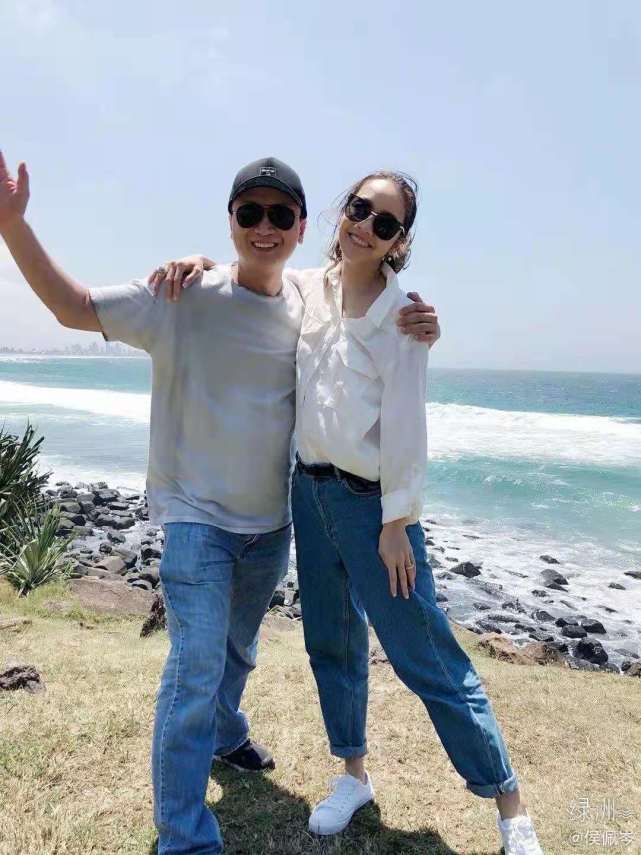 梅长苏|侯佩岑晒照为老公黄伯俊庆生，父子出镜颜值瞩目，侯佩岑大方表露爱意