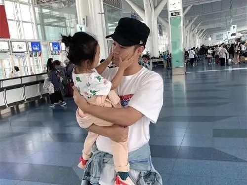 邓超|5位娱乐圈的“女儿奴”，杨烁刘烨在榜，“荧幕硬汉”也彻底沦陷