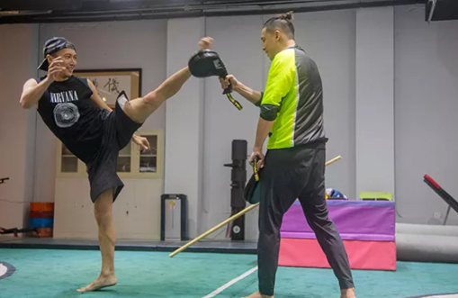 重庆 ?吴某凡出狱看病，视频被曝：10年顶流，自毁只需38天