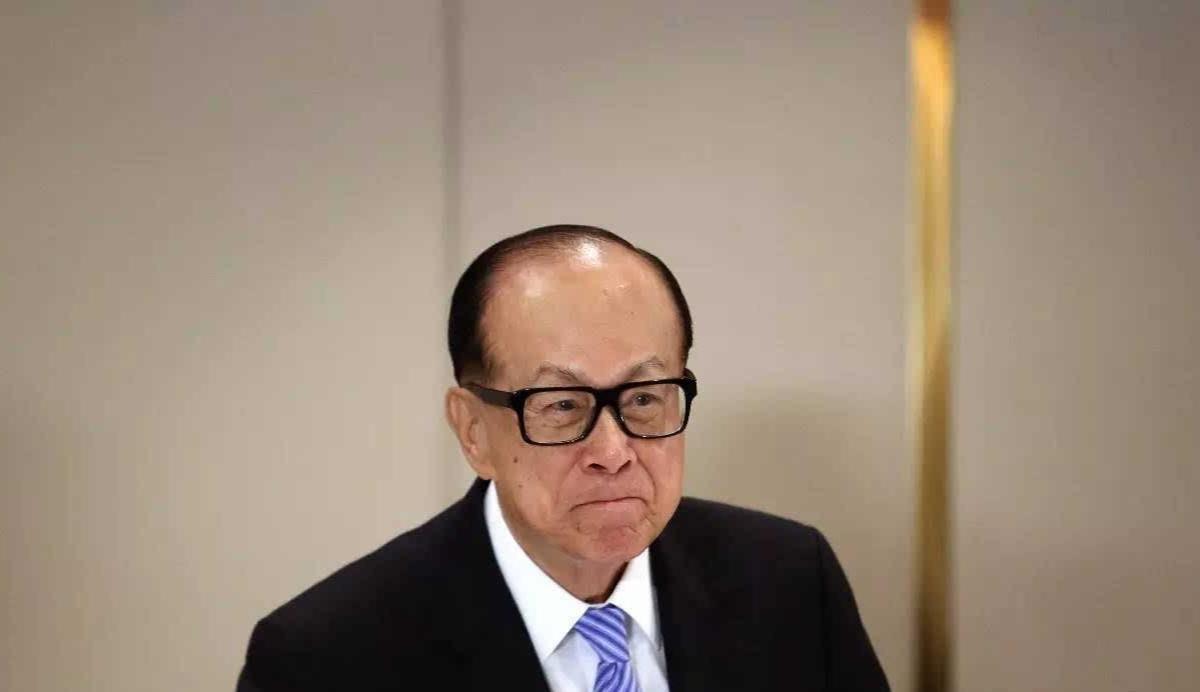 跌停|香港隐形富豪，拿174亿买60架飞机出租，一年银行存款利息超80亿