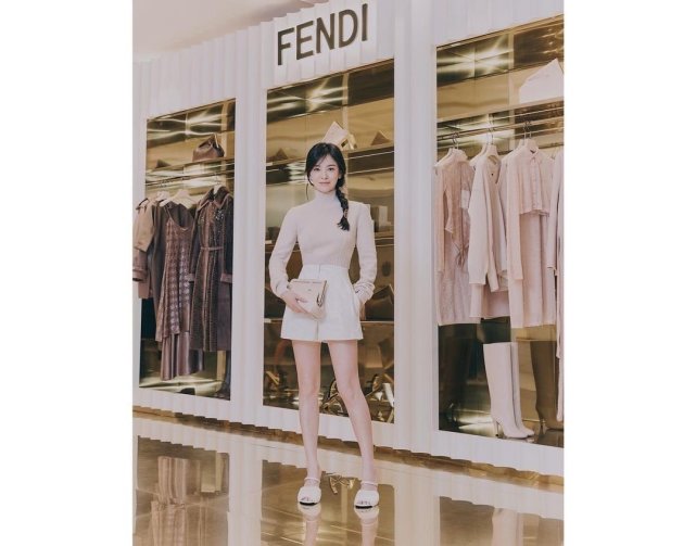 时尚风行派|40岁宋慧乔颜值大回春！扎麻花辫嫩得像少女，为高奢代言重回顶流