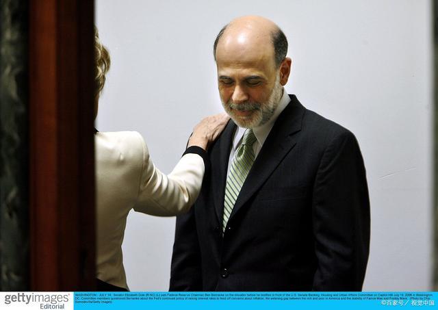 运势|工作群“拍一拍”领导被辞退,到底触犯了什么职场禁忌?