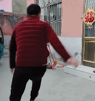 美容|\这是什么新式潮流的美容方法啊,难道是首先拉松你的皮肤,然后再进行拉皮\