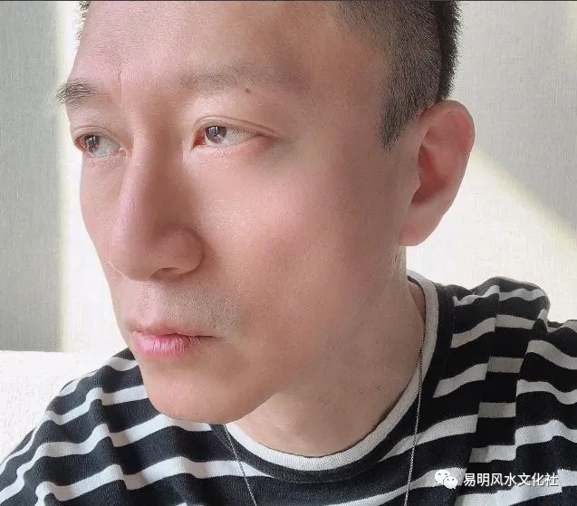 易明风水文化社 两颊凹陷没肉的人机警心理难测
