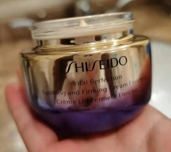 护肤品 有钱人爱用的护肤品盘点，资生堂名副其实，FR精华明星也在用！