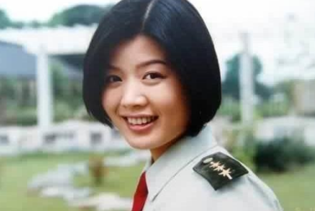 傅程鹏|为丈夫放弃演艺，付出21年不如小三上位，如今和儿子相依为命