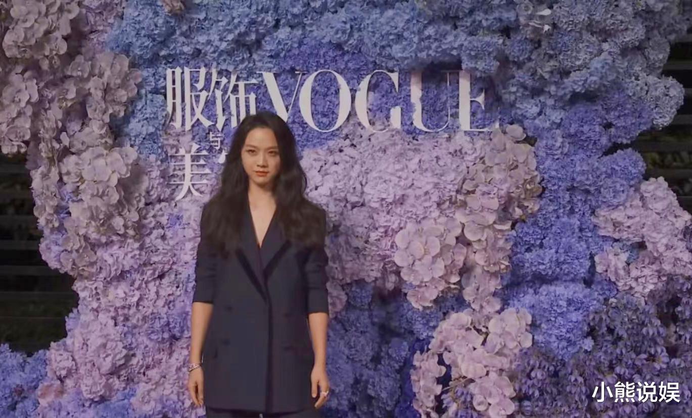 汤唯|汤唯的帅气回归惊艳到你的同时,也有网友猜测她是不是婚姻出现了问题?