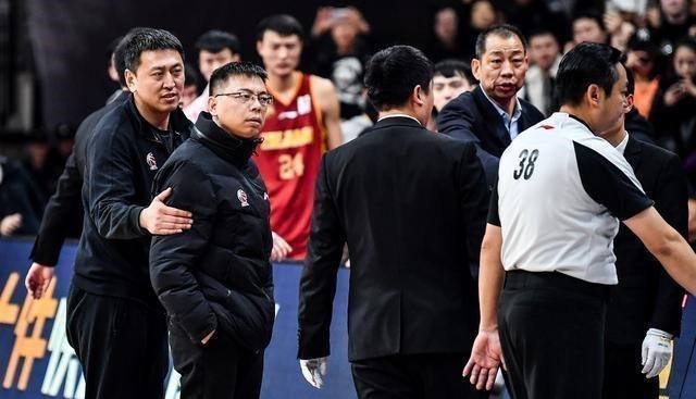 浙江男籃|CBA3猛料！趙巖昊感慨！劉維偉落淚！資深評論員怒斥浙江隊總經理