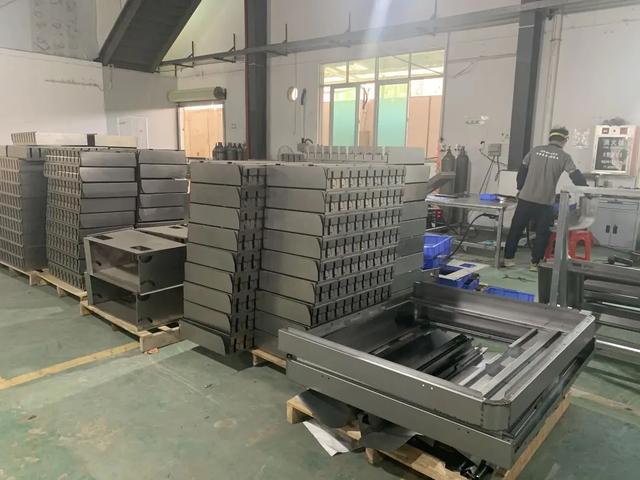 电商在线 情趣大国，找中国买自动贩卖机！小伙研发20多个品种，年销过亿