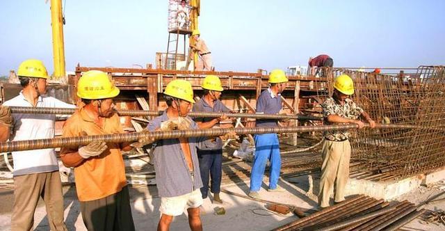 桃小菁说说|广东女大学生嫌弃父亲引热议：大学生每月1000块生活费，够不够？