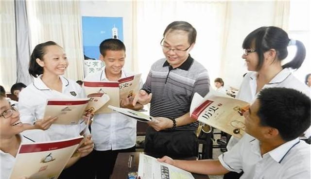 教师|中小学教师招聘迎来“大换血”,门槛创新高,本科生不再占优势