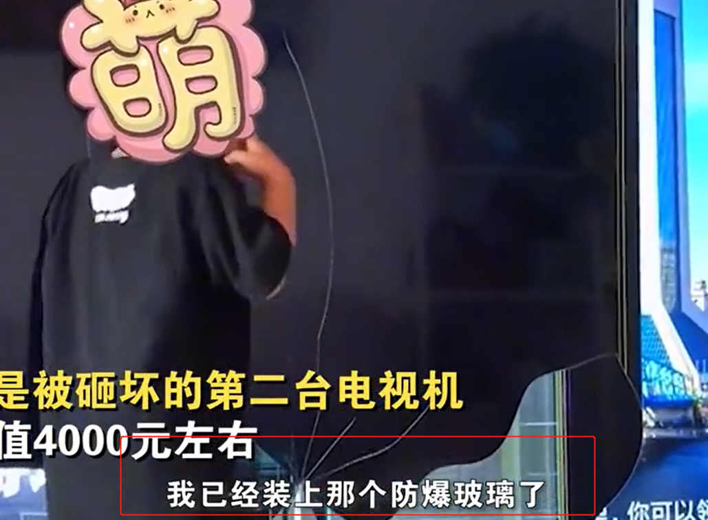 Hi家有小甜椒儿|1岁男孩看电视入迷砸坏2台电视,爸爸引以为豪,这挺可怕的