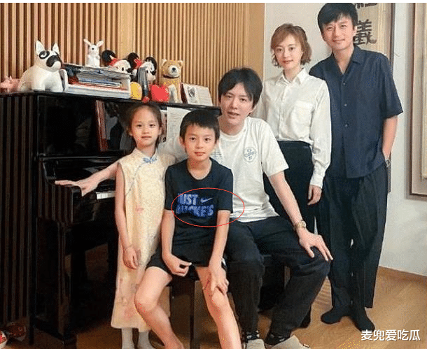 王诗龄|李湘女儿王诗龄穿耐克惹争议？12岁染发太早熟，之前曾代言辱华品牌？