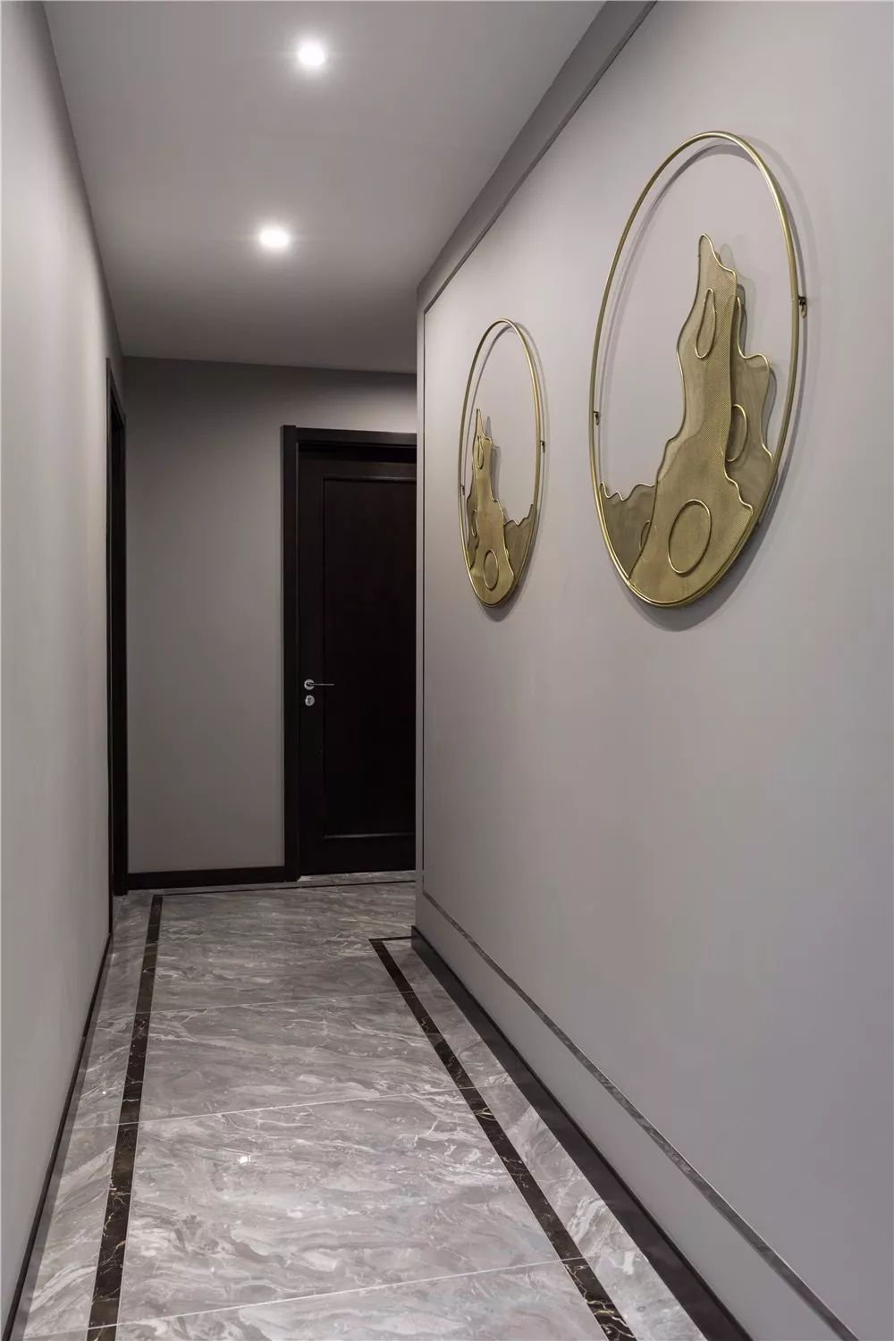 踢脚线真有那么丑？选对了踢脚线，家里瞬间提高了一个档次！