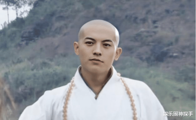 崔鹏|39岁崔鹏魅力依旧，2岁女儿太漂亮，眼睛太像父亲