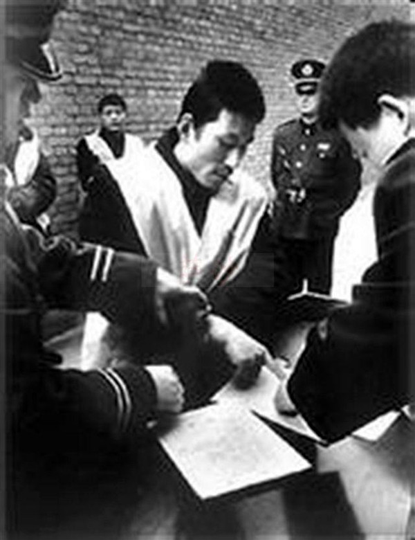 导师家人 董雷伏法记:底层爆发的民工:集结犯罪团伙,持枪杀害多人