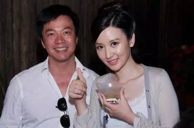 林心如|林心如和他相恋8年，他却转身娶林心如闺蜜，今60岁仍单身一人