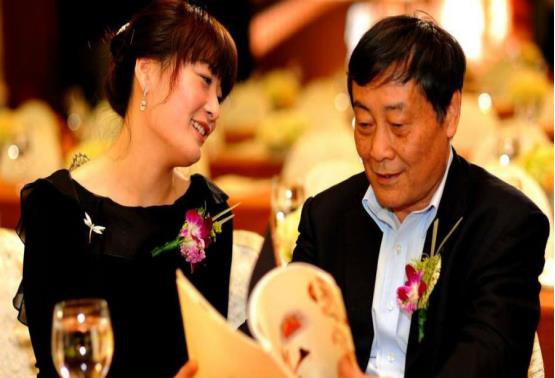 小超侃事|38岁无人娶?长相甜美身价百亿,父亲的600亿财富不愿继承