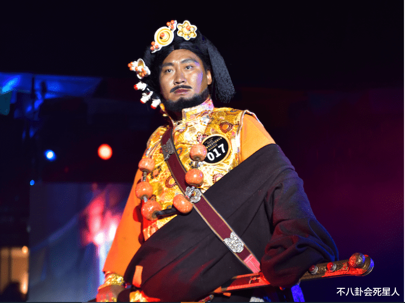 |丁真终被名利影响，明显发福、眼神也不再清澈，学爱豆营业显油腻