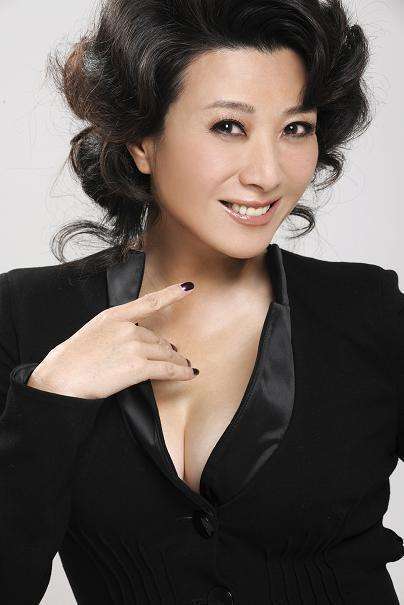 王静|著名演员王静：含泪拯救父母，将爱扩散，至今婚姻成谜