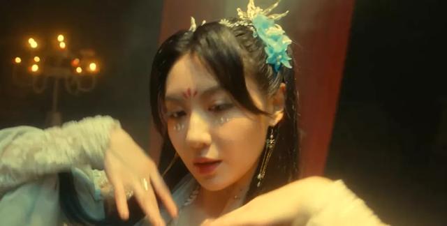 封神|香港昔日人气天后一出手，竟成就了一部2.9分辣眼睛烂片