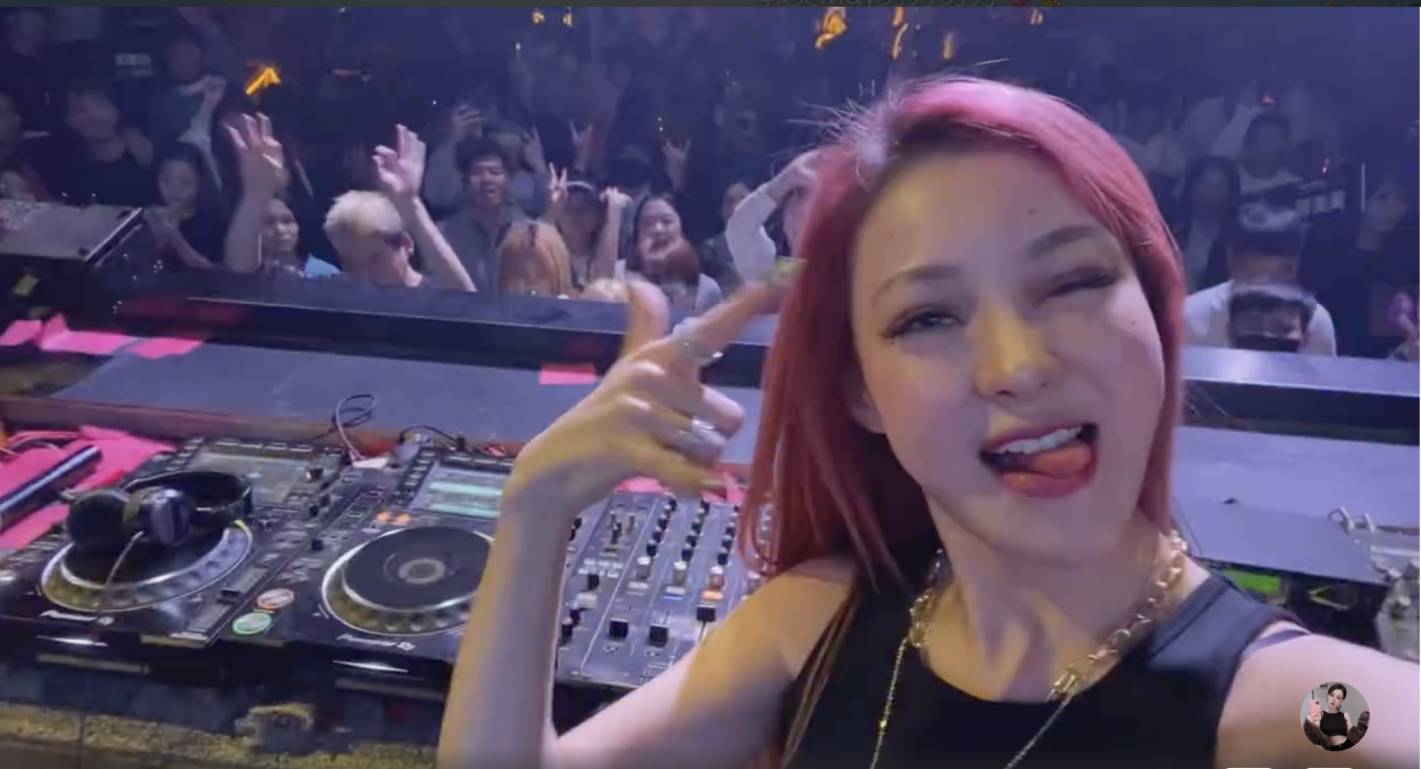 郭美美|郭美美新恋情曝光，被批穿衣越来越开放，回呛：你有你也可以露