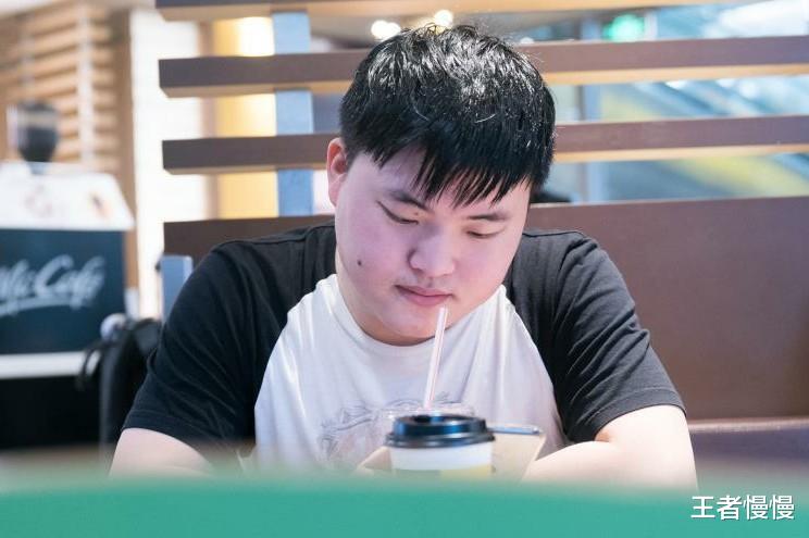 Uzi|Uzi和Meiko关系很好，EDG首秀过来刷藏宝库，Meiko立马回礼一个