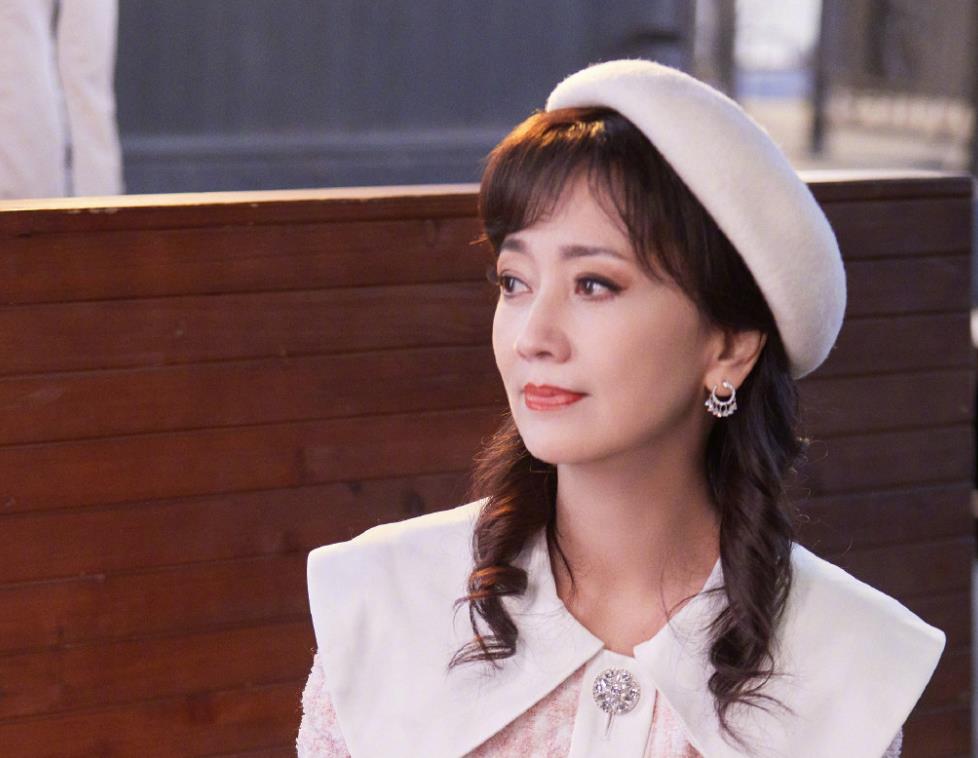 赵雅芝|明星赚钱有多容易！68岁赵雅芝直播间吃吃喝喝，对产品一概不熟悉