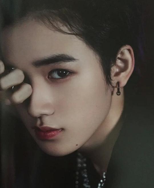 宋亚轩|难怪宋亚轩一直齐刘海，看了无刘海模样后，百万女友粉梦碎了