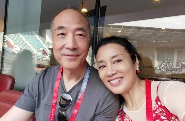 清浅微笑的我|著名演员李凤绪1987年拍摄的杂志大片，真是时髦极了