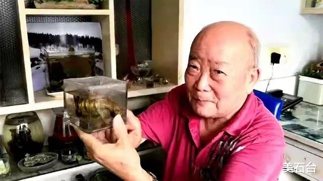 八旬奇石爷爷与众不同的玩石人生