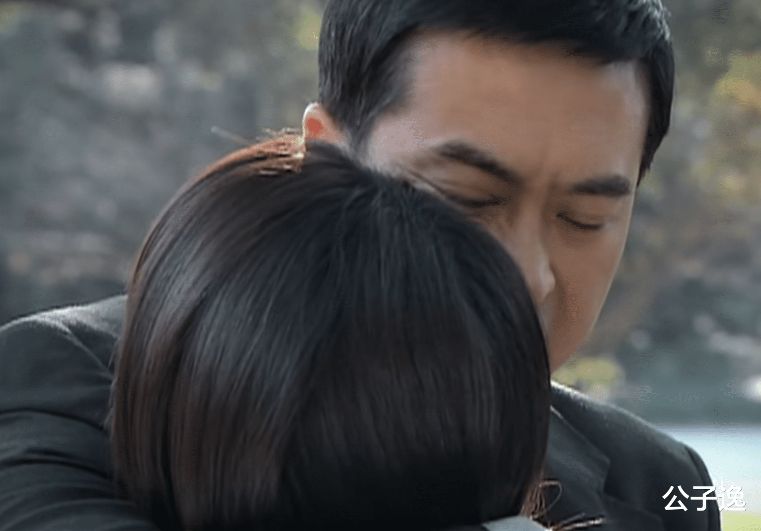 小贝|《蜗居》原著“骂粗话折磨海藻”的小贝：他的疯狂，才最痛彻人心