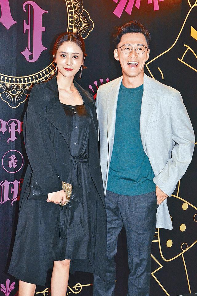 林峰|林峰两口子合体亮相，小娇妻穿一身黑太娇俏，站一起看不出差14岁