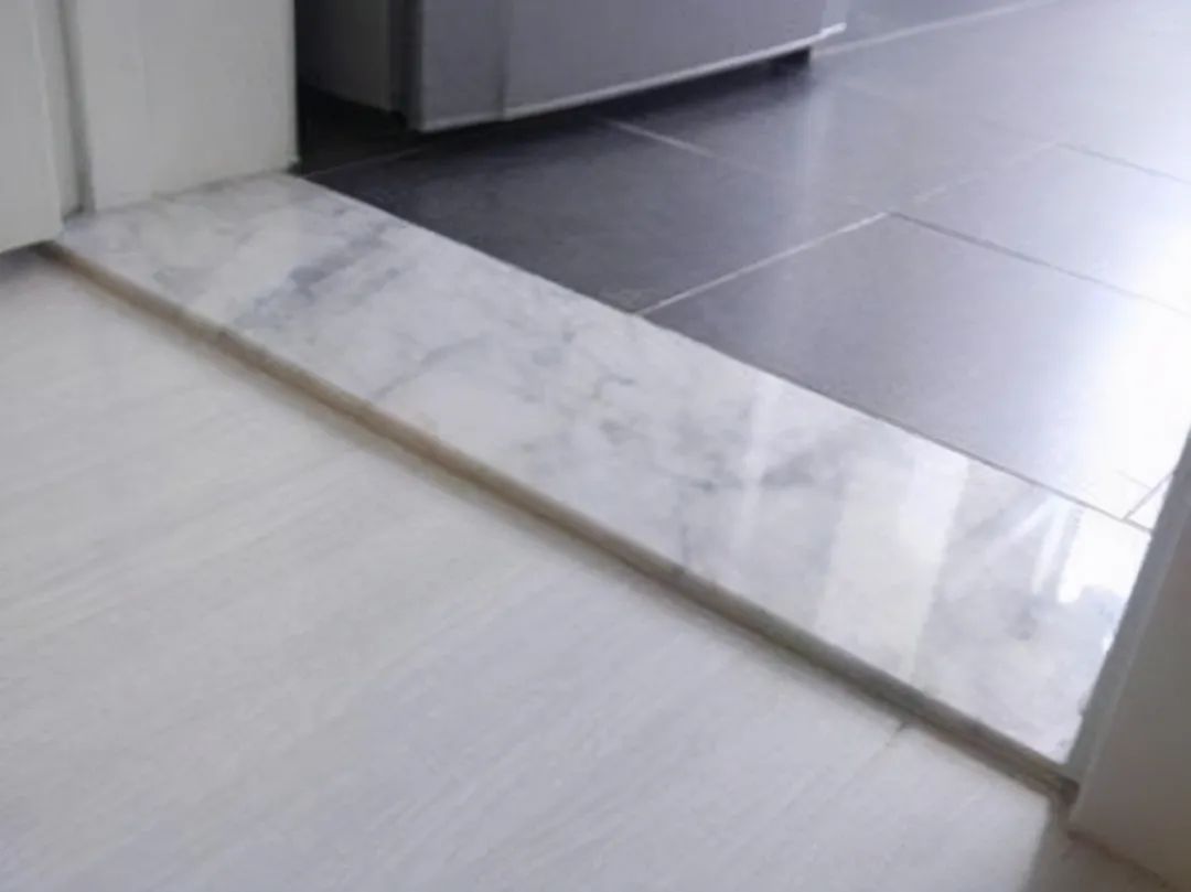 家里装门槛石还是压边条?太多人都选错了,难怪住了几年又得重装