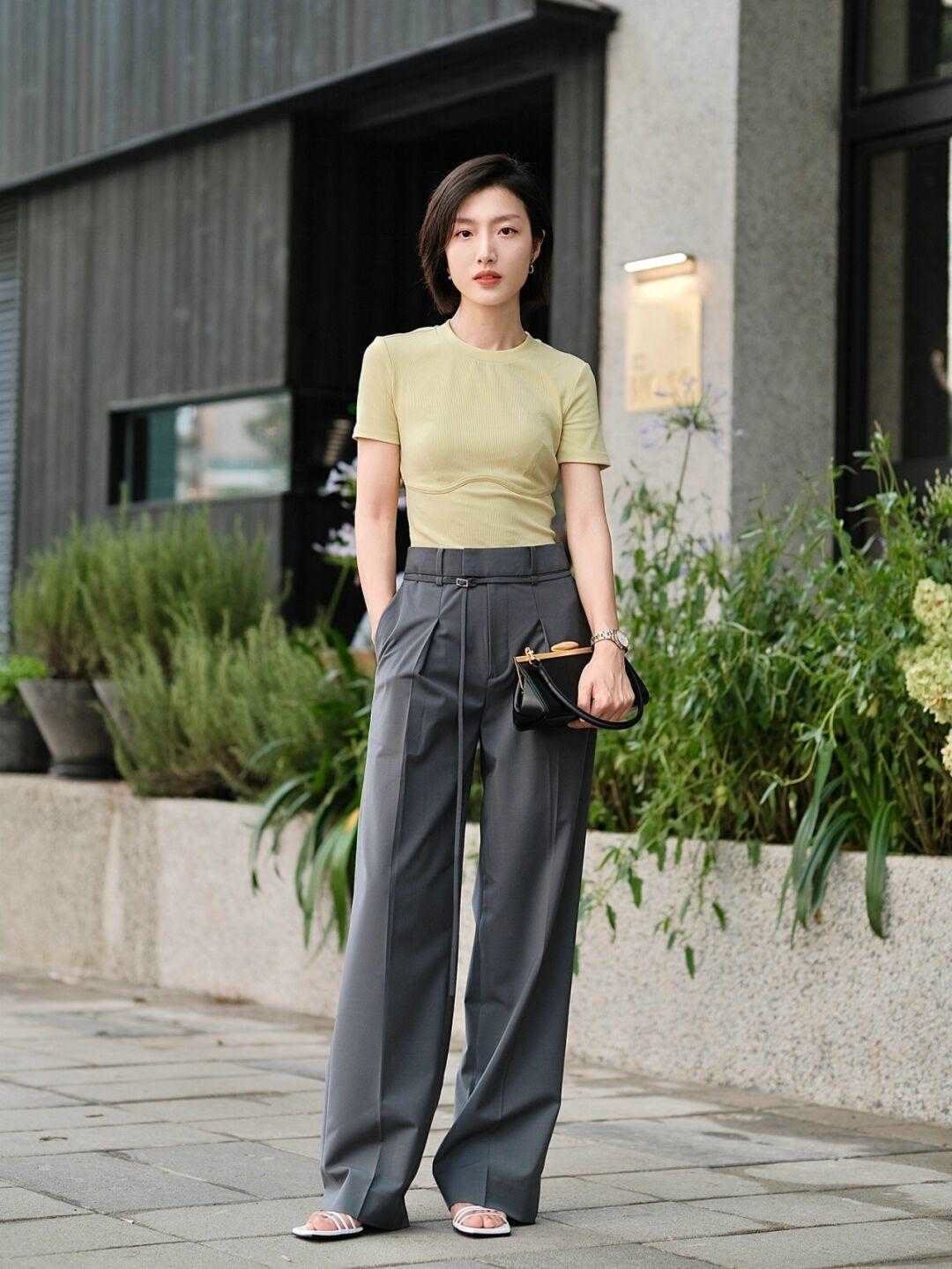 刘诗诗|刘诗诗不舍得破费，穿百元T恤配头套游迪士尼，依然美成在逃公主