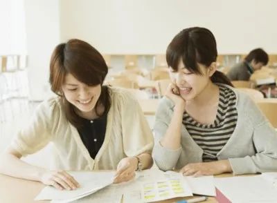 兜妈爱叨叨|“我父母是收废品的”女孩一句话获百万点赞，自信的女孩超可爱