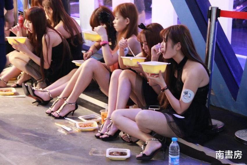 横店|20万横店群演现状：“校花”很多，单靠颜值没用，有人仍做明星梦