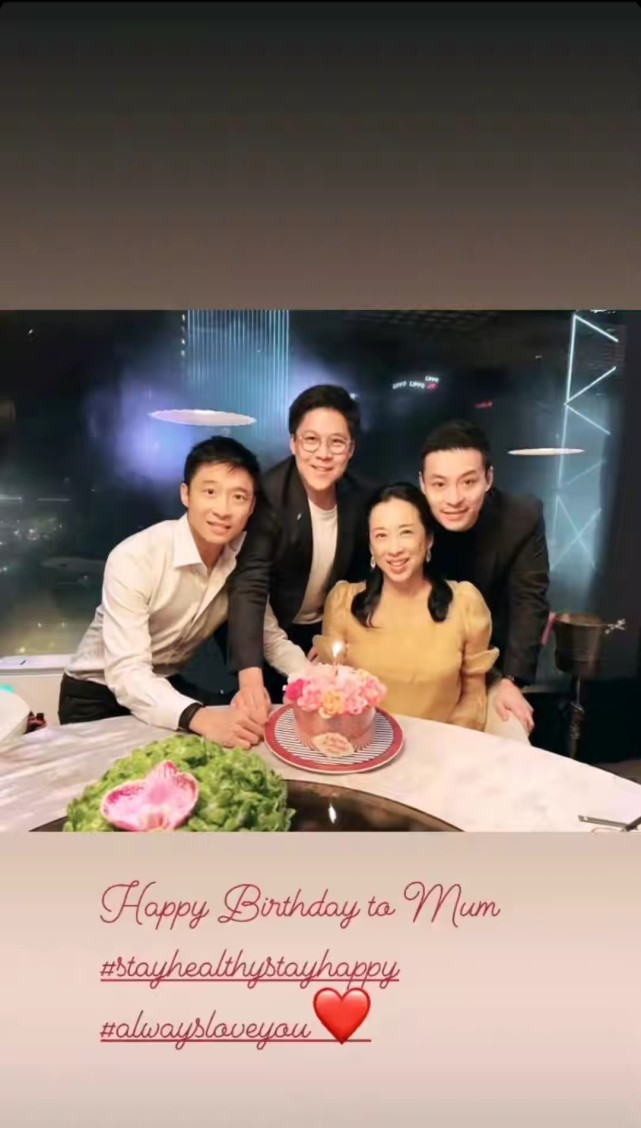 朱玲玲|朱玲玲过生好低调！穿薄纱裙坐C位，儿媳郭晶晶穿两万长裙不抢镜