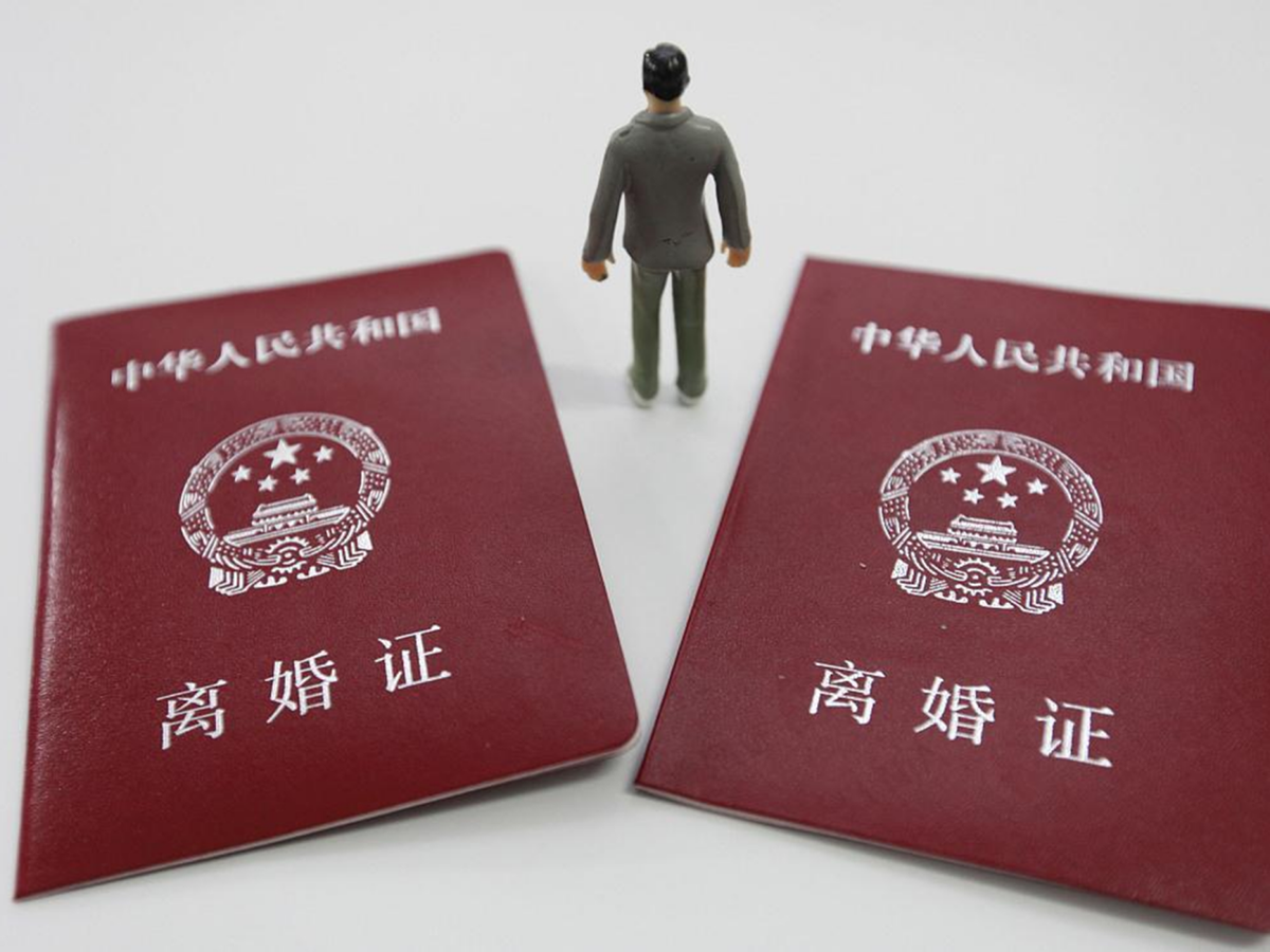 神鸟知讯资讯站 没钱还想看娃?女子离婚后无经济收入被前夫怒吼,这资格是谁定的