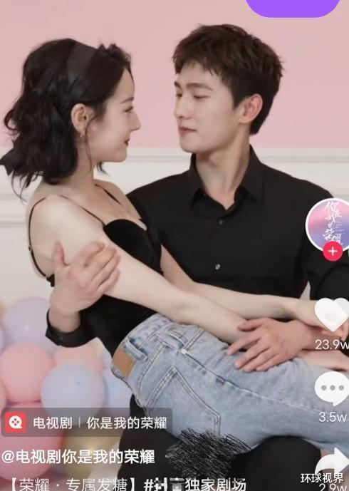 迪丽热巴|热巴与杨洋甜蜜互动，裤腰上的“黑色物件”太抢镜，女明星都懂