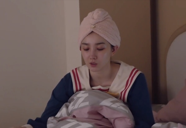 陈小纭|看惯了陈小纭的淡妆，当她录节目露出素颜时，鼻子成功抢镜！