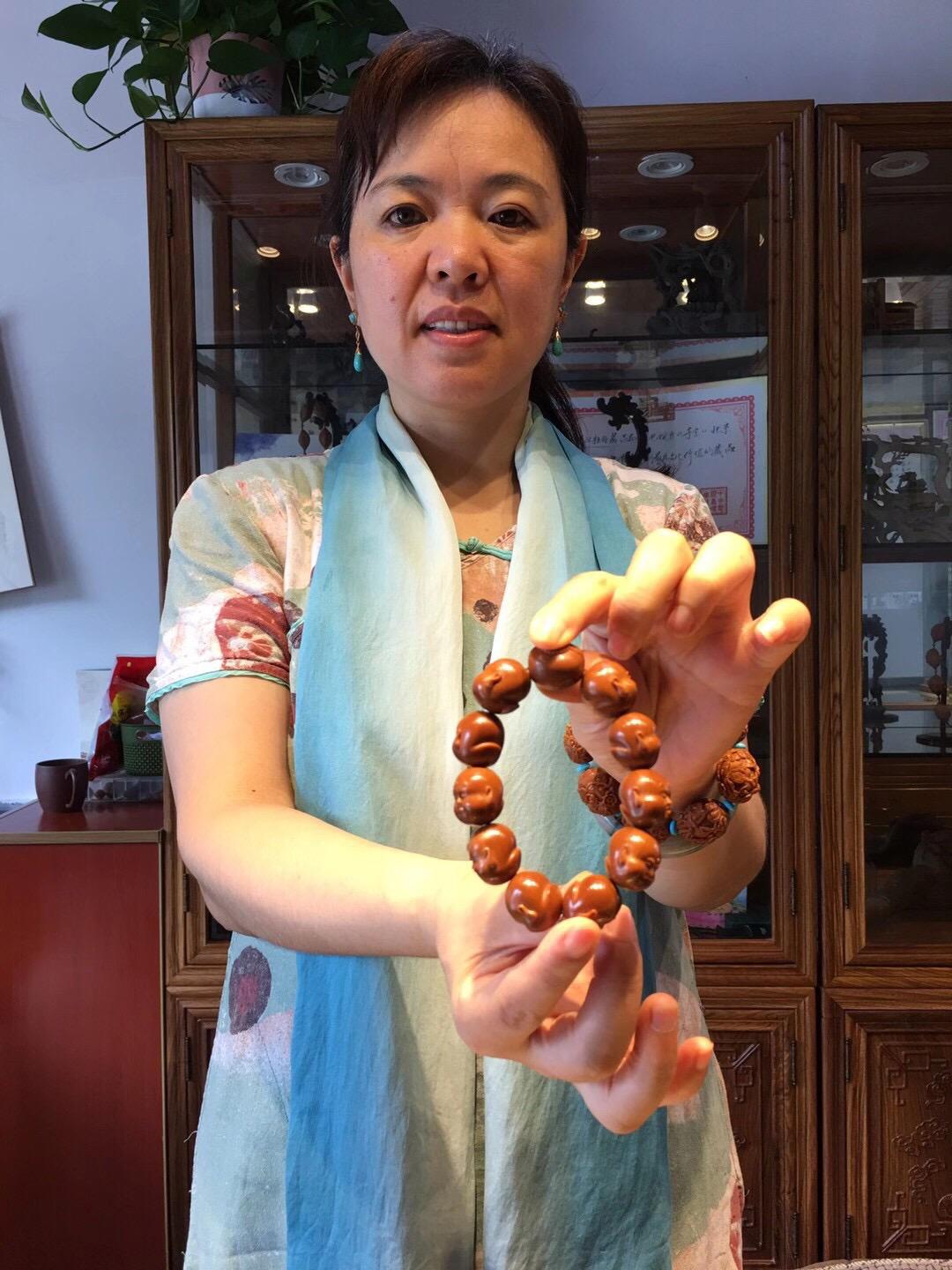 核雕|胡小兰雕刻大师有名吗？胡小兰核雕作品的收藏价值高吗？