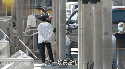 周星驰|60岁周星驰约17岁妹妹怕留下证据做法太绝了，某凡学他就不会出事