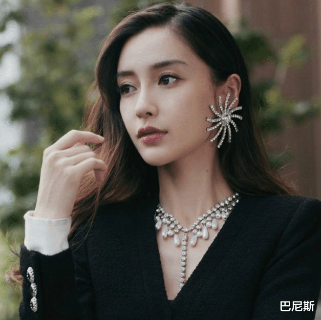 佟丽娅|将自己整容成“baby”的潘南奎，脸上抹了多少粉底？汗水都是白色