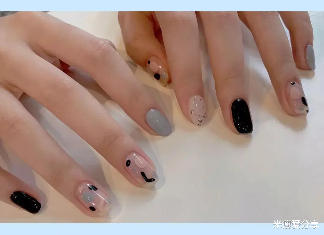 美甲|超酷女孩不能错过的黑色美甲，黑色丝绒，久看不腻！