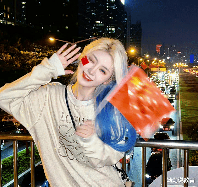 齐秦|四川传媒学院“校花”走红，身材颜值不输明星，而且还如此优秀