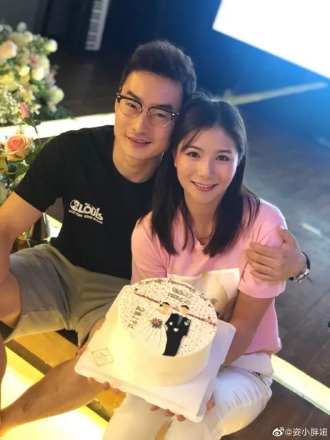 InsDaily|“奥运CP”当众求婚：一边拿金牌，一边撒狗粮…..