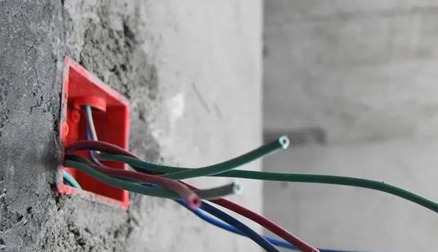 家装电路的暗线,用多股软线还是单股硬线?