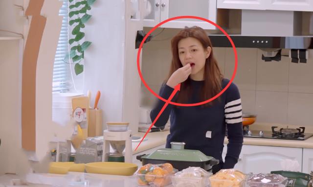 陈妍希|陈妍希一个月暴瘦20斤，看清她早上不洗脸都要吃的玩意，全明白了